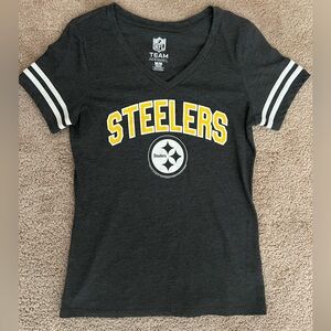 NFL Team Apparel Steelers Women’s Size Medium V Neck Tee